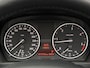 BMW 3-Serie E93 LCI 320d Cabriolet High Executive Aut.-6 | 73.755 km.! | 2e eigenaresse | 100% dealer-onderhouden | Youngtimer | Bijtellingsvriendelijk! |