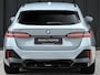 BMW 5-Serie Touring 530e xDrive M-SPORT | 360 CAMERA | ICONIC GRILL | HEAD-UP | ADAPTIVE LED | AMBIANCE VERLICHTING | COMFORT ACCESS | ADAPTIVE LED | ELEKTR. VERST. STOELEN | BOWERS & WILKINS | EL. TREKHAAK