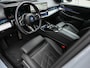 BMW 5-Serie Touring 530e xDrive M-SPORT | 360 CAMERA | ICONIC GRILL | HEAD-UP | ADAPTIVE LED | AMBIANCE VERLICHTING | COMFORT ACCESS | ADAPTIVE LED | ELEKTR. VERST. STOELEN | BOWERS & WILKINS | EL. TREKHAAK