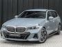 BMW 5-Serie Touring 530e xDrive M-SPORT | 360 CAMERA | ICONIC GRILL | HEAD-UP | ADAPTIVE LED | AMBIANCE VERLICHTING | COMFORT ACCESS | ADAPTIVE LED | ELEKTR. VERST. STOELEN | BOWERS & WILKINS | EL. TREKHAAK