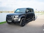 Land Rover Defender 2.0 P300e 110 X-Dynamic l Urban velgen l Treeplank l Matt PPF l Uitlaatstukken l Trekhaak