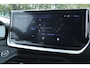 Peugeot 2008 Allure | Advanced Active Safety Brake met camera en radar | Climate Control | Dashboard in zacht materiaal met carboneffect en hoogglans zwarte sierstrip