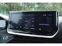 Peugeot 2008 Allure | Advanced Active Safety Brake met camera en radar | Climate Control | Dashboard in zacht materiaal met carboneffect en hoogglans zwarte sierstrip