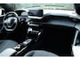 Peugeot 2008 Allure | Advanced Active Safety Brake met camera en radar | Climate Control | Dashboard in zacht materiaal met carboneffect en hoogglans zwarte sierstrip