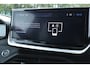 Peugeot 2008 Allure | Advanced Active Safety Brake met camera en radar | Climate Control | Dashboard in zacht materiaal met carboneffect en hoogglans zwarte sierstrip