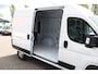 Opel Movano 2.2D 140 L2H2 3.3t Navigatie | Trekhaak | Verzwaarde vering | Climate Control | Cruise Control | Financial Lease mogelijk