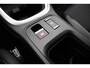 Jeep Avenger Altitude 54 kWh | Adaptive Cruise control | Climate control | Camera | 18" Lichtmetalen velgen | Getint glas | Keyless | Bluetooth | Draadloze telefoonlader