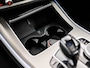BMW X5 xDrive45e M Sport High Executive 395Pk Automaat (PANORAMADAK, APPLE CARPLAY, LUCHTVERING, HEAD-UP DISPLAY, HARMAN/KARDON, LASER KOPLAMPEN, COMFORTSTOELEN, LIVE COCKPIT PRO, ADAPTIVE CRUISE, NIEUWSTAAT)