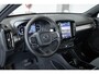 Volvo XC40 B4 Plus Dark | Verwarmde Voorstoelen+Stuurwiel | Verwarmde voorruit | Semi-Elektrische Trekhaak | Harman Kardon Premium Audio | Apple Carplay / Android Auto | Electrisch bedienbare voorstoelen | Google infotaiment