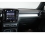 Volvo XC40 B4 Plus Dark | Verwarmde Voorstoelen+Stuurwiel | Verwarmde voorruit | Semi-Elektrische Trekhaak | Harman Kardon Premium Audio | Apple Carplay / Android Auto | Electrisch bedienbare voorstoelen | Google infotaiment