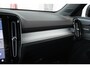 Volvo XC40 B4 Plus Dark | Verwarmde Voorstoelen+Stuurwiel | Verwarmde voorruit | Semi-Elektrische Trekhaak | Harman Kardon Premium Audio | Apple Carplay / Android Auto | Electrisch bedienbare voorstoelen | Google infotaiment