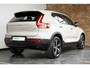 Volvo XC40 B4 Plus Dark | Verwarmde Voorstoelen+Stuurwiel | Verwarmde voorruit | Semi-Elektrische Trekhaak | Harman Kardon Premium Audio | Apple Carplay / Android Auto | Electrisch bedienbare voorstoelen | Google infotaiment