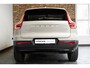 Volvo XC40 B4 Plus Dark | Verwarmde Voorstoelen+Stuurwiel | Verwarmde voorruit | Semi-Elektrische Trekhaak | Harman Kardon Premium Audio | Apple Carplay / Android Auto | Electrisch bedienbare voorstoelen | Google infotaiment