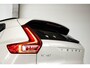 Volvo XC40 B4 Plus Dark | Verwarmde Voorstoelen+Stuurwiel | Verwarmde voorruit | Semi-Elektrische Trekhaak | Harman Kardon Premium Audio | Apple Carplay / Android Auto | Electrisch bedienbare voorstoelen | Google infotaiment