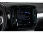 Volvo XC40 B4 Plus Dark | Verwarmde Voorstoelen+Stuurwiel | Verwarmde voorruit | Semi-Elektrische Trekhaak | Harman Kardon Premium Audio | Apple Carplay / Android Auto | Electrisch bedienbare voorstoelen | Google infotaiment