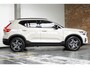 Volvo XC40 B4 Plus Dark | Verwarmde Voorstoelen+Stuurwiel | Verwarmde voorruit | Semi-Elektrische Trekhaak | Harman Kardon Premium Audio | Apple Carplay / Android Auto | Electrisch bedienbare voorstoelen | Google infotaiment