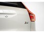 Volvo XC40 B4 Plus Dark | Verwarmde Voorstoelen+Stuurwiel | Verwarmde voorruit | Semi-Elektrische Trekhaak | Harman Kardon Premium Audio | Apple Carplay / Android Auto | Electrisch bedienbare voorstoelen | Google infotaiment