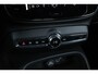 Volvo XC40 B4 Plus Dark | Verwarmde Voorstoelen+Stuurwiel | Verwarmde voorruit | Semi-Elektrische Trekhaak | Harman Kardon Premium Audio | Apple Carplay / Android Auto | Electrisch bedienbare voorstoelen | Google infotaiment
