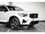 Volvo XC40 B4 Plus Dark | Verwarmde Voorstoelen+Stuurwiel | Verwarmde voorruit | Semi-Elektrische Trekhaak | Harman Kardon Premium Audio | Apple Carplay / Android Auto | Electrisch bedienbare voorstoelen | Google infotaiment