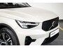 Volvo XC40 B4 Plus Dark | Verwarmde Voorstoelen+Stuurwiel | Verwarmde voorruit | Semi-Elektrische Trekhaak | Harman Kardon Premium Audio | Apple Carplay / Android Auto | Electrisch bedienbare voorstoelen | Google infotaiment