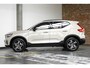 Volvo XC40 B4 Plus Dark | Verwarmde Voorstoelen+Stuurwiel | Verwarmde voorruit | Semi-Elektrische Trekhaak | Harman Kardon Premium Audio | Apple Carplay / Android Auto | Electrisch bedienbare voorstoelen | Google infotaiment