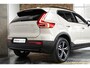 Volvo XC40 B4 Plus Dark | Verwarmde Voorstoelen+Stuurwiel | Verwarmde voorruit | Semi-Elektrische Trekhaak | Harman Kardon Premium Audio | Apple Carplay / Android Auto | Electrisch bedienbare voorstoelen | Google infotaiment