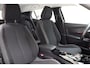 Peugeot e-2008 EV Active 50 kWh | Apple Carplay/Android Auto | Climate control | Lichtmetalen velgen 16" | Keyless start | Achteruitrij camera |