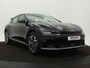 Kia EV6 Light 58 kWh - Navigatie - Cruise Control - Apple CarPlay / Android Auto - Achteruitrijcamera - Parkeerhulp achter - Privacy Glass achter - Fabrieksgarantie tot 2031