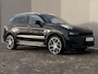 Lynk & Co 01 1.5 Automaat / 1.800 kg trekgewicht / Panorama schuifdak / Adaptieve CC / Navigatie / Apple Carplay Android / Stoelverwarming / Infinity Sound System / Cam 360° / All Season op LM  20" /