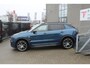 Lynk & Co 01 1.5 Night Edition Blue & Black. Panoramadak/360° Camera/Keyless/Lane assist/Adaptive cruise control/Navigatie/Apple carplay/Climate control/Stoelverwarming/Dodehoek detectie/Elektrisch sluitende achterklep/Elektrisch verstelbare stoel met geheugen/Multifu