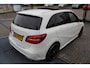 Mercedes-Benz B-klasse 180 AMG Night edition Automaat Nederlandse auto/Panoramadak/Navigatie/Airco/Cruise control/Led koplampen/Lederen+alcantara bekleding/Parkeersensoren voor+achter/Start-stop systeem/Lichtmetalen velgen