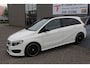 Mercedes-Benz B-klasse 180 AMG Night edition Automaat Nederlandse auto/Panoramadak/Navigatie/Airco/Cruise control/Led koplampen/Lederen+alcantara bekleding/Parkeersensoren voor+achter/Start-stop systeem/Lichtmetalen velgen