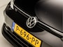 Volkswagen Golf 1.5 TSI R-Line Sport 150Pk Automaat (2X R-LINE, SCHUIFDAK, APPLE CARPLAY, KUIPSTOELEN, SFEERVERLICHTING, CAMERA, STUUR/STOELVERWARMING, ADAPTIVE CRUISE, KEYLESS, NIEUWSTAAT)
