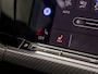 Volkswagen Golf 1.5 TSI R-Line Sport 150Pk Automaat (2X R-LINE, SCHUIFDAK, APPLE CARPLAY, KUIPSTOELEN, SFEERVERLICHTING, CAMERA, STUUR/STOELVERWARMING, ADAPTIVE CRUISE, KEYLESS, NIEUWSTAAT)