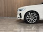 Volvo XC60 T6 AWD Recharge Ultimate Dark Long Range | Luchtvering | Trekhaak | 360° Camera | Head-Up Display | Harman Kardon | Crystal White | Adaptieve Cruise Control | Standkachel met Volvo On Call App | Stoel en Stuurwielverwarming | Full LED meesturende koplampe