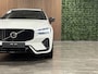 Volvo XC60 T6 AWD Recharge Ultimate Dark Long Range | Luchtvering | Trekhaak | 360° Camera | Head-Up Display | Harman Kardon | Crystal White | Adaptieve Cruise Control | Standkachel met Volvo On Call App | Stoel en Stuurwielverwarming | Full LED meesturende koplampe