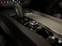 Volvo XC60 T6 AWD Recharge Ultimate Dark Long Range | Luchtvering | Trekhaak | 360° Camera | Head-Up Display | Harman Kardon | Crystal White | Adaptieve Cruise Control | Standkachel met Volvo On Call App | Stoel en Stuurwielverwarming | Full LED meesturende koplampe