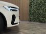 Volvo XC60 T6 AWD Recharge Ultimate Dark Long Range | Luchtvering | Trekhaak | 360° Camera | Head-Up Display | Harman Kardon | Crystal White | Adaptieve Cruise Control | Standkachel met Volvo On Call App | Stoel en Stuurwielverwarming | Full LED meesturende koplampe