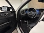 Volvo XC60 T6 AWD Recharge Ultimate Dark Long Range | Luchtvering | Trekhaak | 360° Camera | Head-Up Display | Harman Kardon | Crystal White | Adaptieve Cruise Control | Standkachel met Volvo On Call App | Stoel en Stuurwielverwarming | Full LED meesturende koplampe