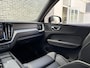 Volvo XC60 T6 Plug-in hybrid AWD Black Edition | Adaptieve Cruise Control | Panoramadak | 21" Velgen | 360° Parkeercamera | Sportstoelen | Harman Kardon Audio | Stoel-/Stuurverwarming |