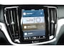 Volvo V60 2.0 T6 Plug-in hybrid AWD Plus Dark | Trekhaak | Rondom zichtcamera | Verwarmbare voorstoelen en achterbank | Verwarmbnaar stuurwiel | Apple carplay/Android auto | Lederen bekelding