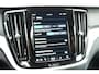 Volvo V60 2.0 T6 Plug-in hybrid AWD Plus Dark | Trekhaak | Rondom zichtcamera | Verwarmbare voorstoelen en achterbank | Verwarmbnaar stuurwiel | Apple carplay/Android auto | Lederen bekelding