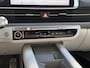 Hyundai Ioniq 6 Lounge 77.4 kWh / NL Auto / 10-2029 Fabrieksgarantie / SOH 100 % / Trekhaak afneembaar 1.500 kg / WLTP 545 km / Warmtepomp / Wit Leder / HUD / Camera 360° /