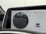Hyundai Ioniq 6 Lounge 77.4 kWh / NL Auto / 10-2029 Fabrieksgarantie / SOH 100 % / Trekhaak afneembaar 1.500 kg / WLTP 545 km / Warmtepomp / Wit Leder / HUD / Camera 360° /