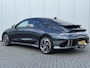Hyundai Ioniq 6 Lounge 77.4 kWh / NL Auto / 10-2029 Fabrieksgarantie / SOH 100 % / Trekhaak afneembaar 1.500 kg / WLTP 545 km / Warmtepomp / Wit Leder / HUD / Camera 360° /