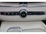 Volvo XC60 Recharge T6 AWD Inscription - Panorama/schuifdak - IntelliSafe Assist & Surround - 360º Camera - Harman/Kardon audio - Adaptieve LED koplampen - Verwarmde voorstoelen & stuur - Parkeersensoren voor & achter - Elektr. bedienb. voorstoelen met geheugen - Head up display - Standkachel - Extra getint glas - 19' LMV