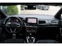 Volkswagen T-Roc 1.5 TSI 150pk R-Line DSG AUTOMAAT / Panorama dak / IQ LED / Navi / LM 19 inch / Camera / Park Assist / Trekhaak afn. Garantie tot 09-01-2030 / 100.000km