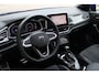 Volkswagen T-Roc 1.5 TSI 150pk R-Line DSG AUTOMAAT / Panorama dak / IQ LED / Navi / LM 19 inch / Camera / Park Assist / Trekhaak afn. Garantie tot 09-01-2030 / 100.000km