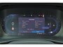 Volvo XC40 B4 Plus Dark - IntelliSafe Assist & Surround - Harman/Kardon audio - Parkeercamera achter - Verwarmde voorstoelen & stuur - Parkeersensoren voor & achter - Elektr. bedienb. voorstoelen met geheugen links - Draadloze tel. lader - Elektr. inklapbare trekhaak - 18' LMV