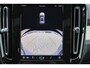 Volvo XC40 B4 Plus Dark - IntelliSafe Assist & Surround - Harman/Kardon audio - Parkeercamera achter - Verwarmde voorstoelen & stuur - Parkeersensoren voor & achter - Elektr. bedienb. voorstoelen met geheugen links - Draadloze tel. lader - Elektr. inklapbare trekhaak - 18' LMV